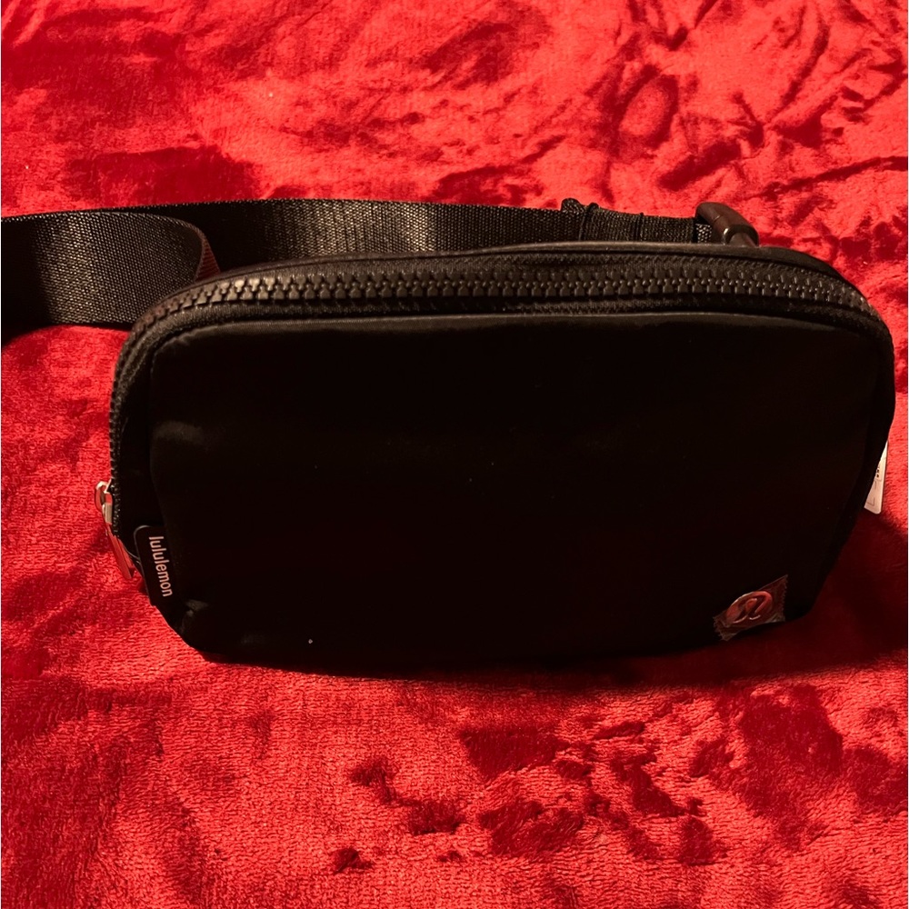 LULULEMON WAIST BAG